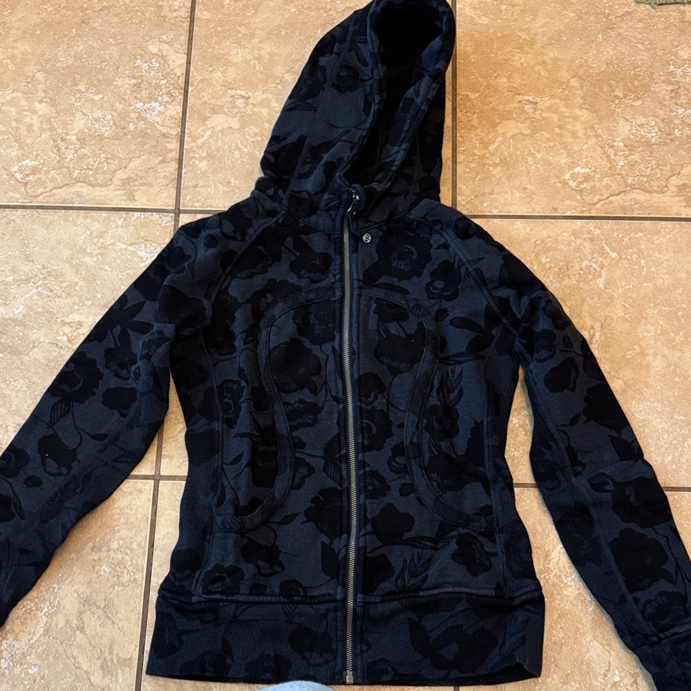 Lululemon scuba Floral navy Hooded Jacket